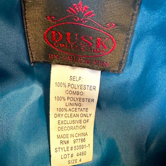 DUSK BY SHEILA YEN - Strapless Formal Gown With Metallic Trim on Top. Size 4 - Picture 8 of 10